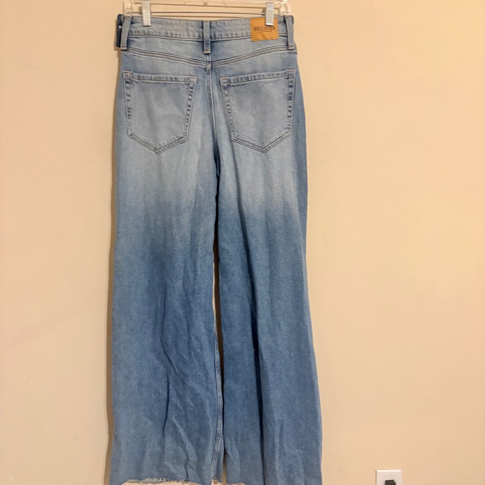 Hollister High-Rise Extreme Baggy Distressed Light Wash Jeans W26 L32 - Picture 3 of 16